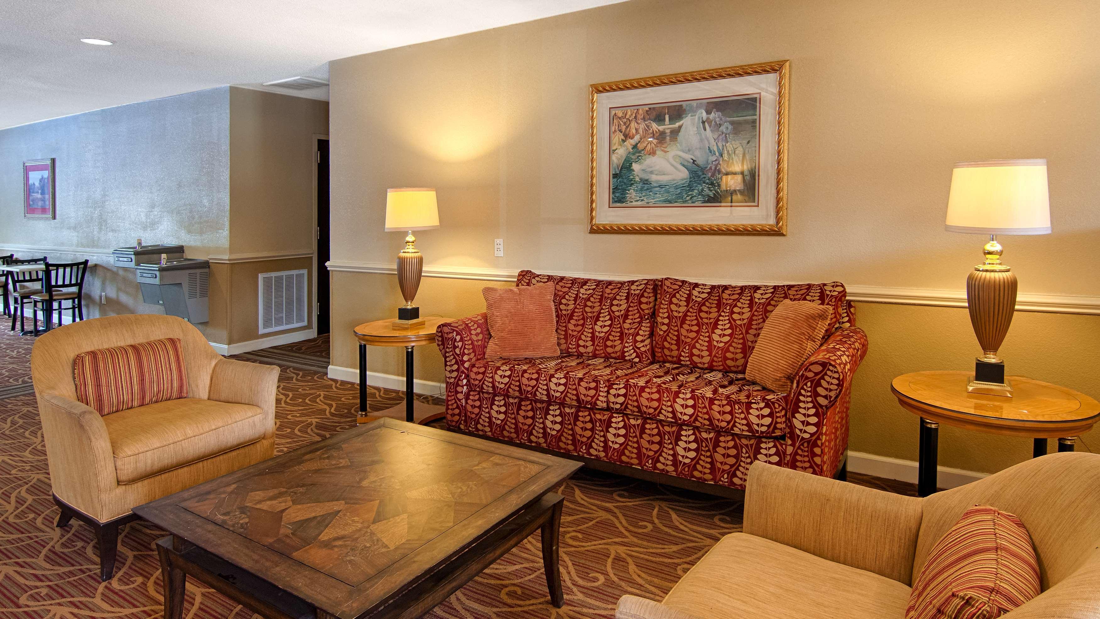 Surestay Plus Hotel Tarboro Интерьер фото