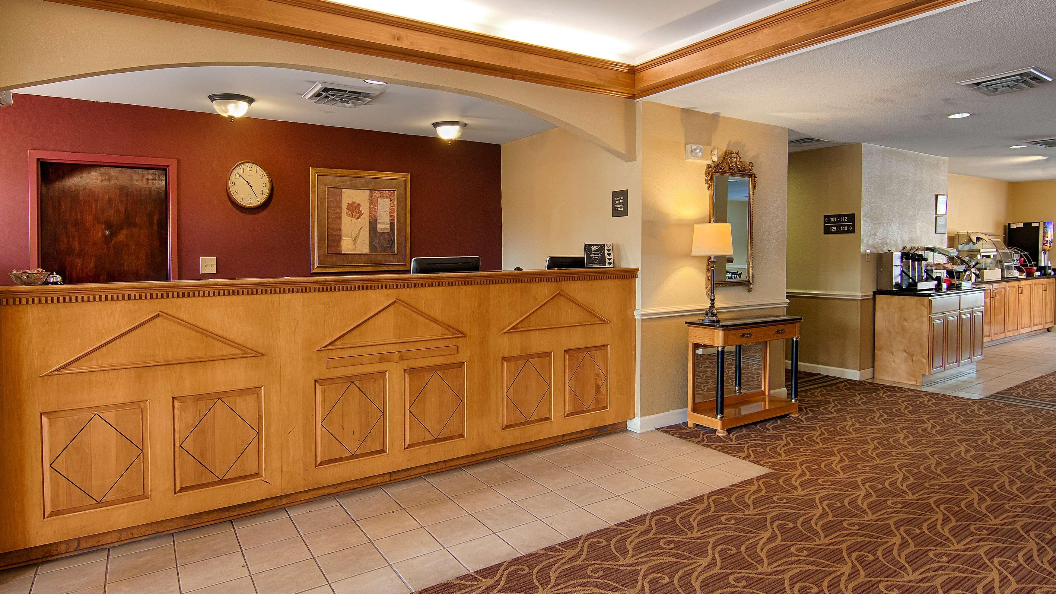 Surestay Plus Hotel Tarboro Интерьер фото
