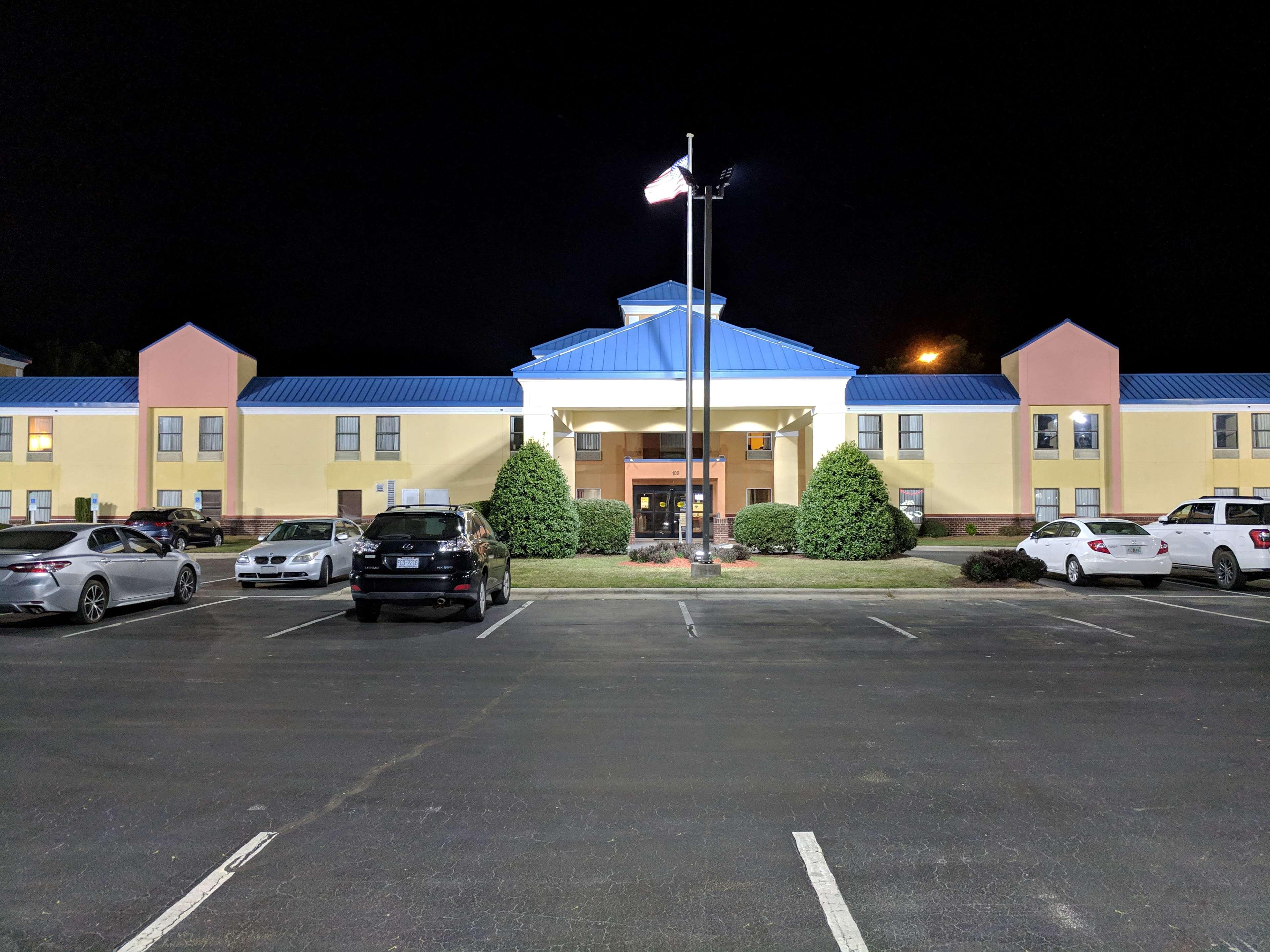 Surestay Plus Hotel Tarboro Экстерьер фото