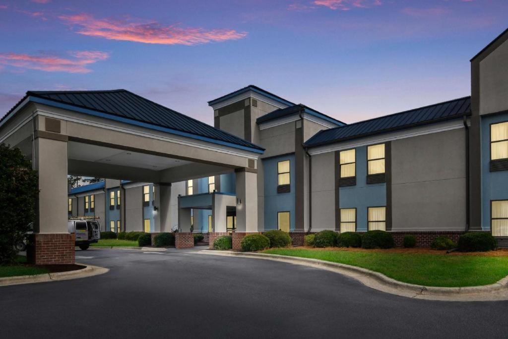 Surestay Plus Hotel Tarboro Экстерьер фото