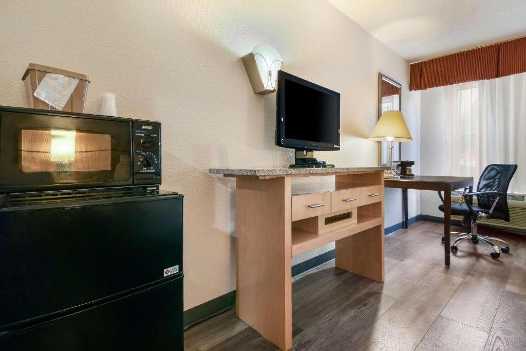 Surestay Plus Hotel Tarboro Экстерьер фото