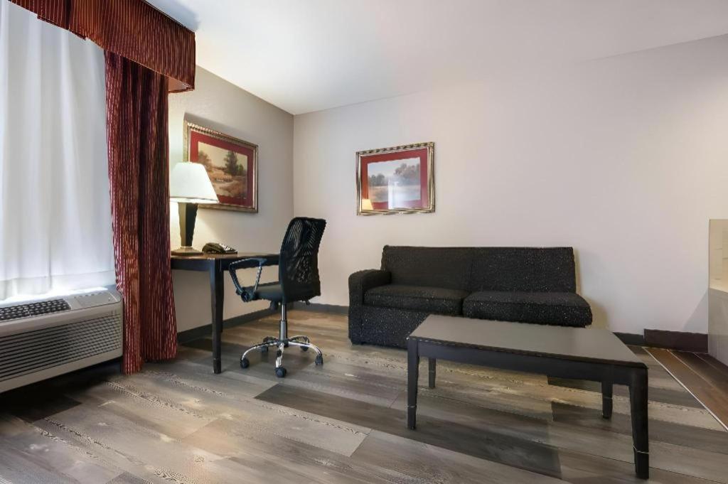 Surestay Plus Hotel Tarboro Экстерьер фото
