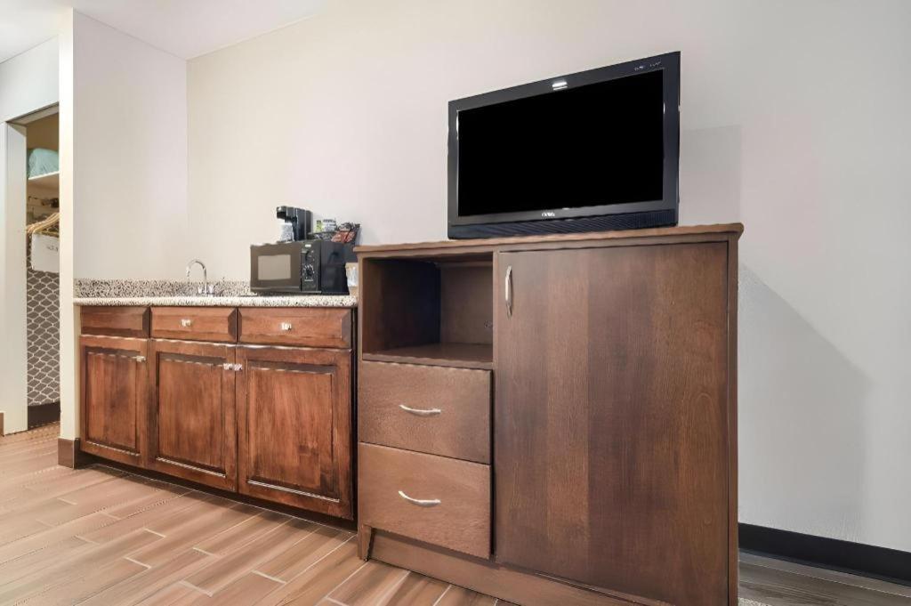 Surestay Plus Hotel Tarboro Экстерьер фото